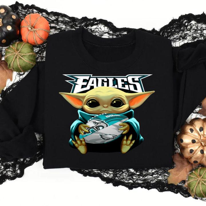 Hot Baby Yoda hug Philadelphia Eagles Star Wars Mandalorian t-shirt sweatshirt