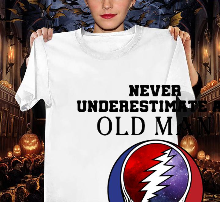 Never underestimate and old man who listens to Grateful Dead Logo t-shirt woman shirt