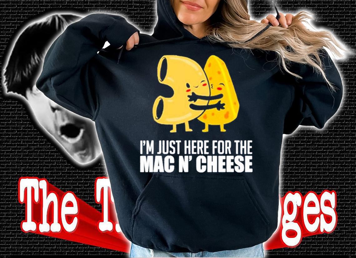 I'm Just Here For The Mac N' Cheese Hug And Kiss Cute Shirt