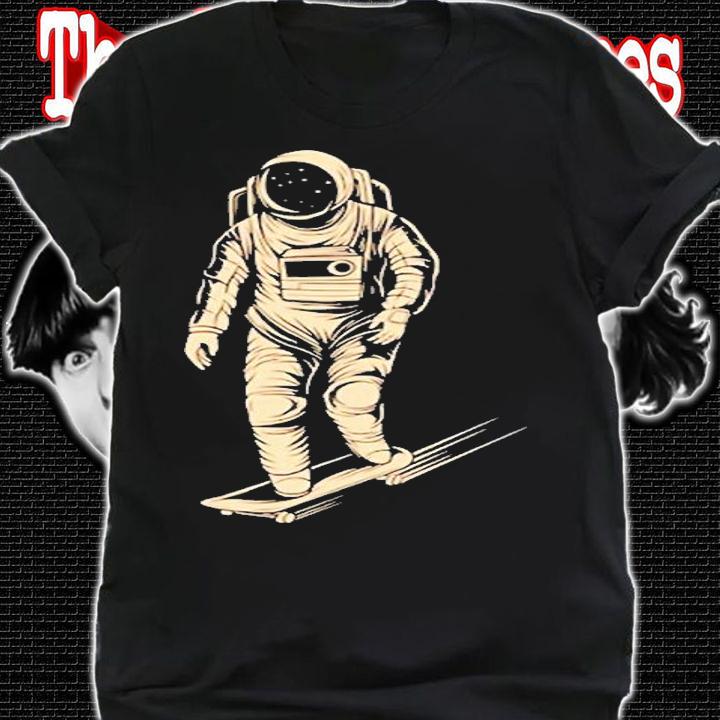 Skateboard Astronaut Riding Space Skating Spaceman T-Shirt shirt