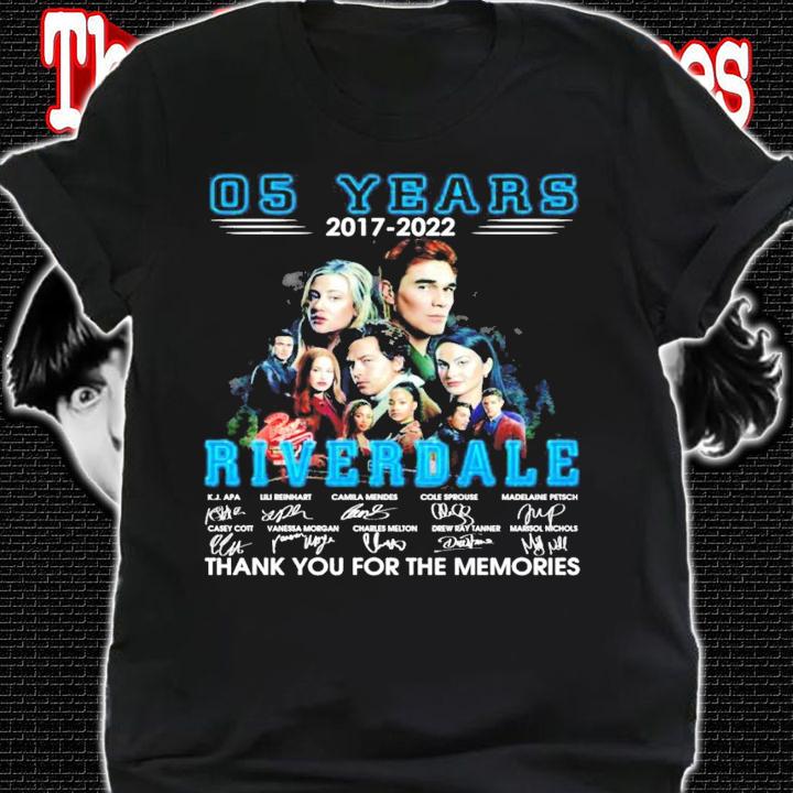 05 years 2017 2022 Riverdale signatures t-shirt